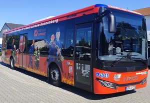 Die Feuerwehr fährt Bus