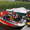 Feuerwehrtaucher auf dem Boot der DLRG